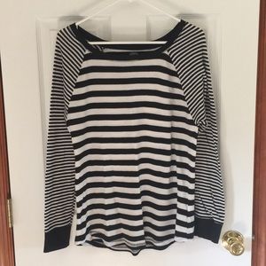Old Navy Black and White Thermal
